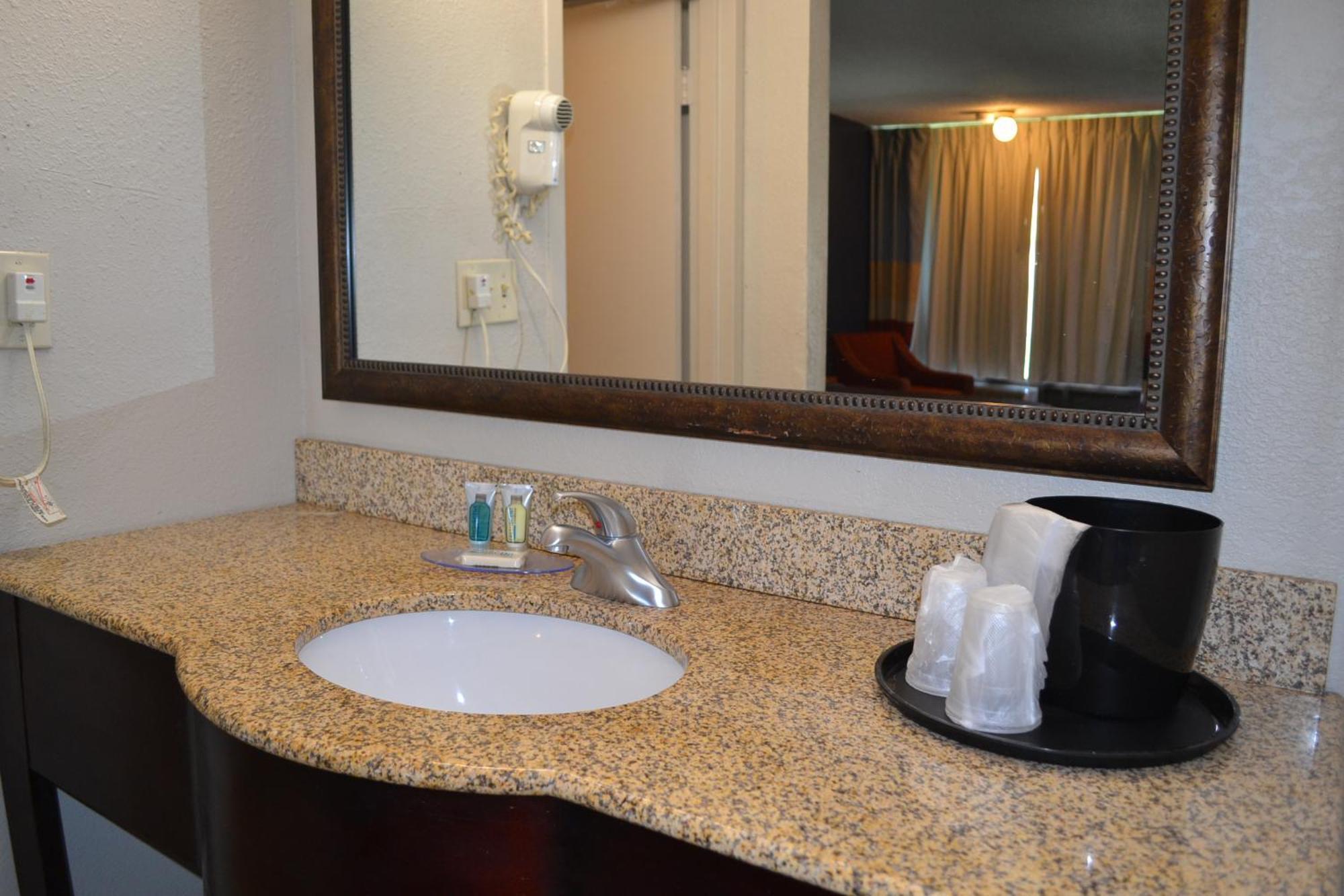 Econo Lodge&Suites Greensboro Eksteriør billede