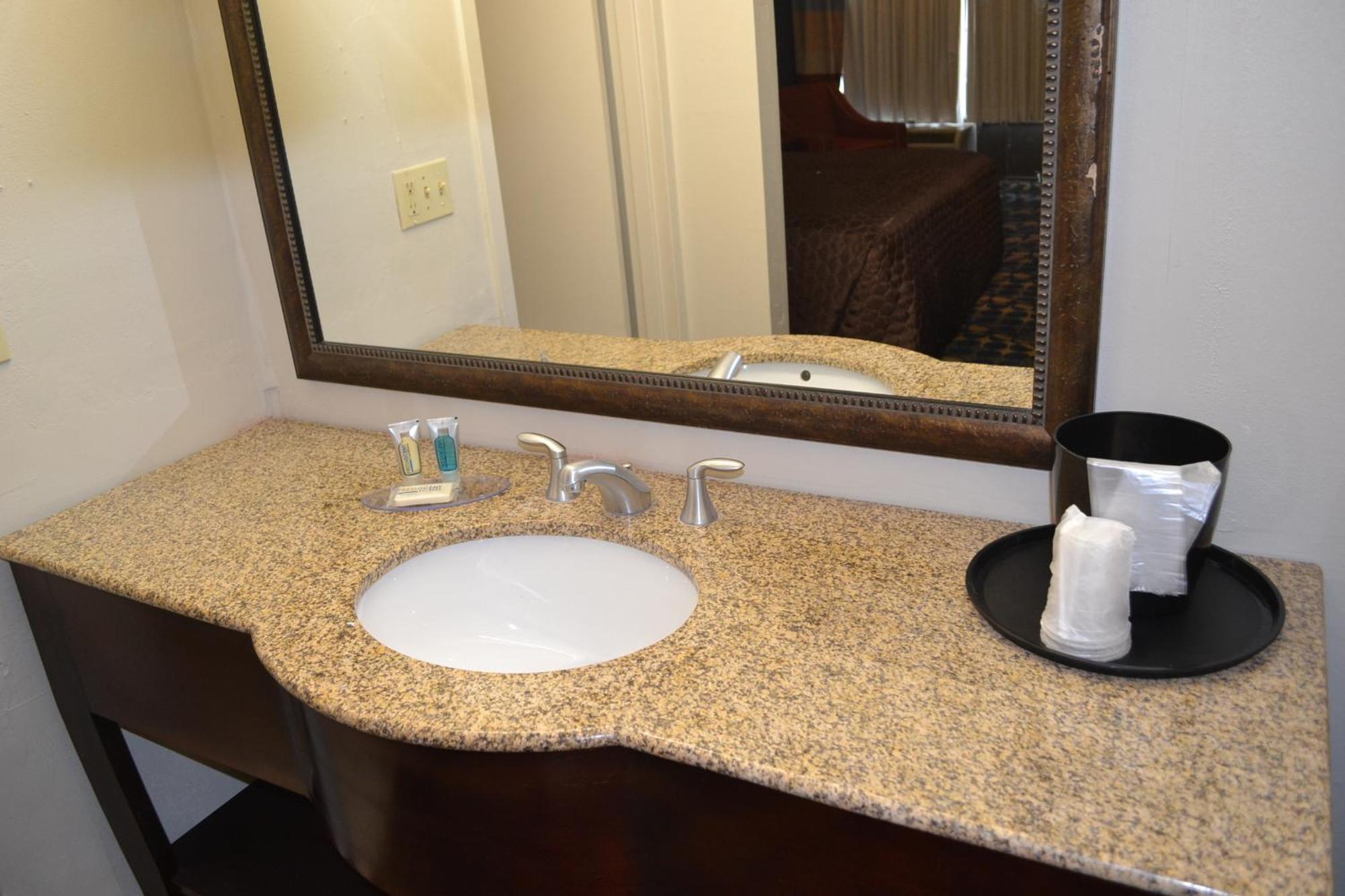 Econo Lodge&Suites Greensboro Eksteriør billede