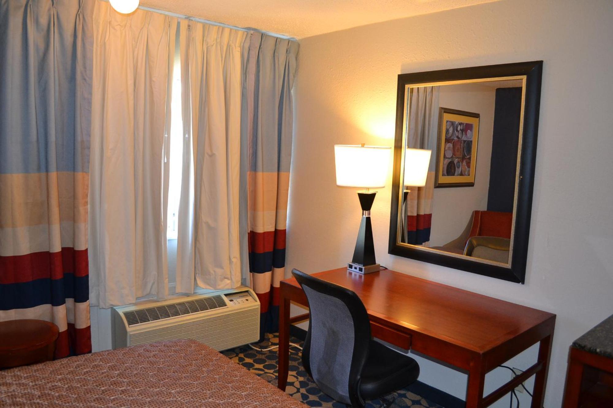 Econo Lodge&Suites Greensboro Eksteriør billede