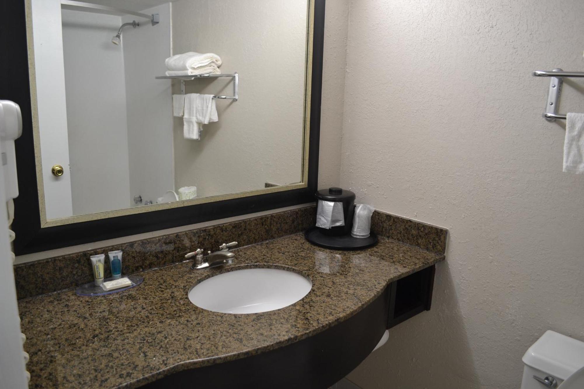 Econo Lodge&Suites Greensboro Eksteriør billede