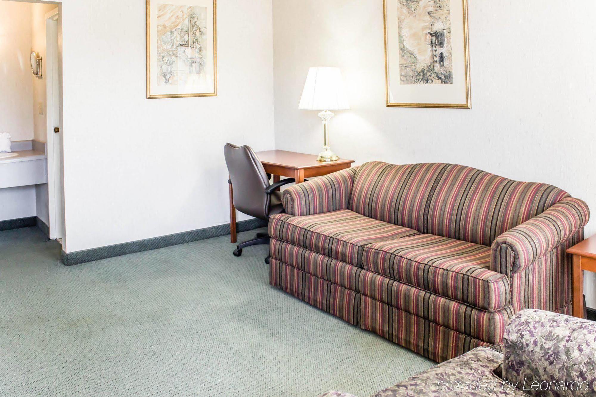 Econo Lodge&Suites Greensboro Eksteriør billede