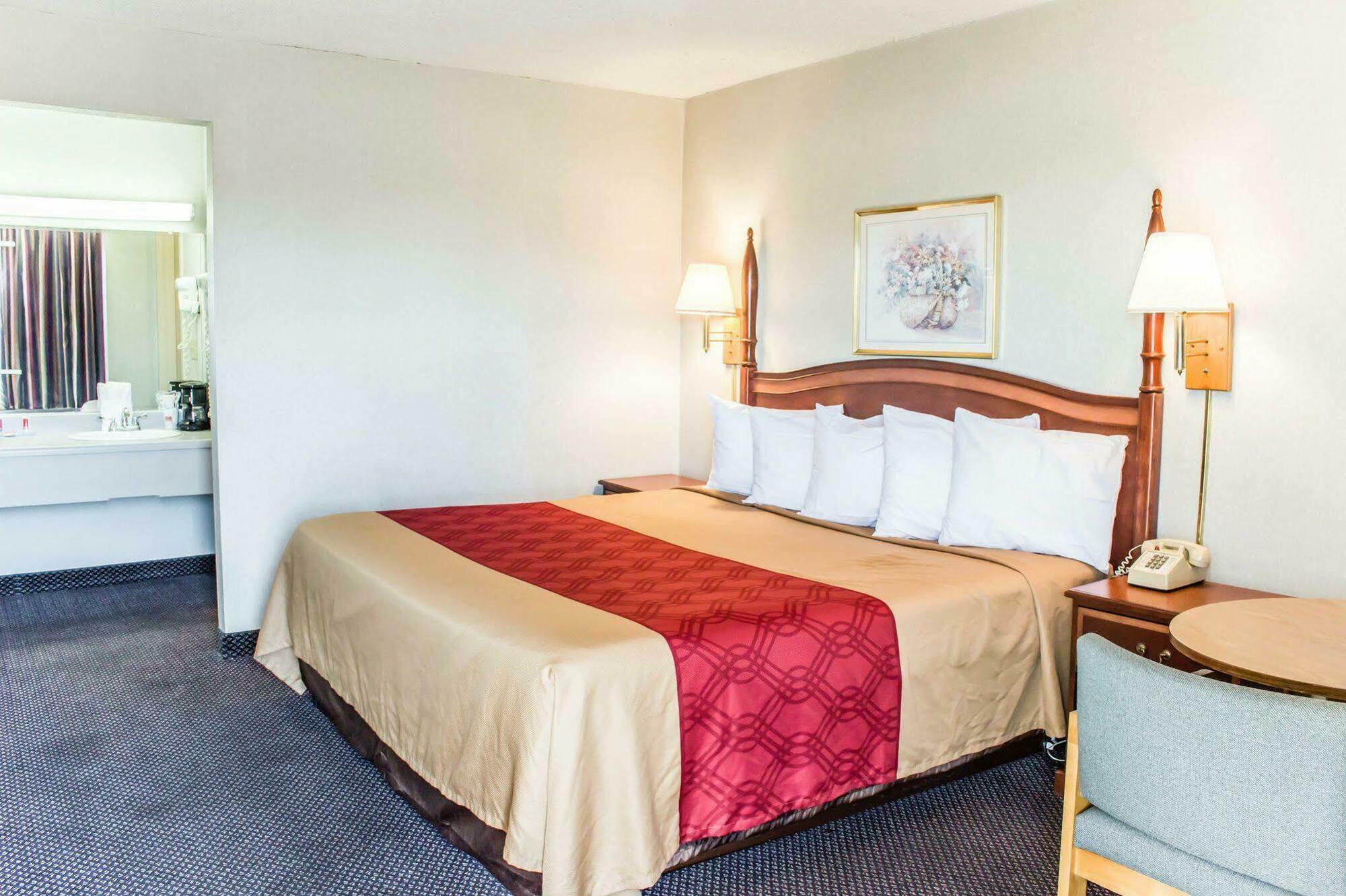 Econo Lodge&Suites Greensboro Eksteriør billede