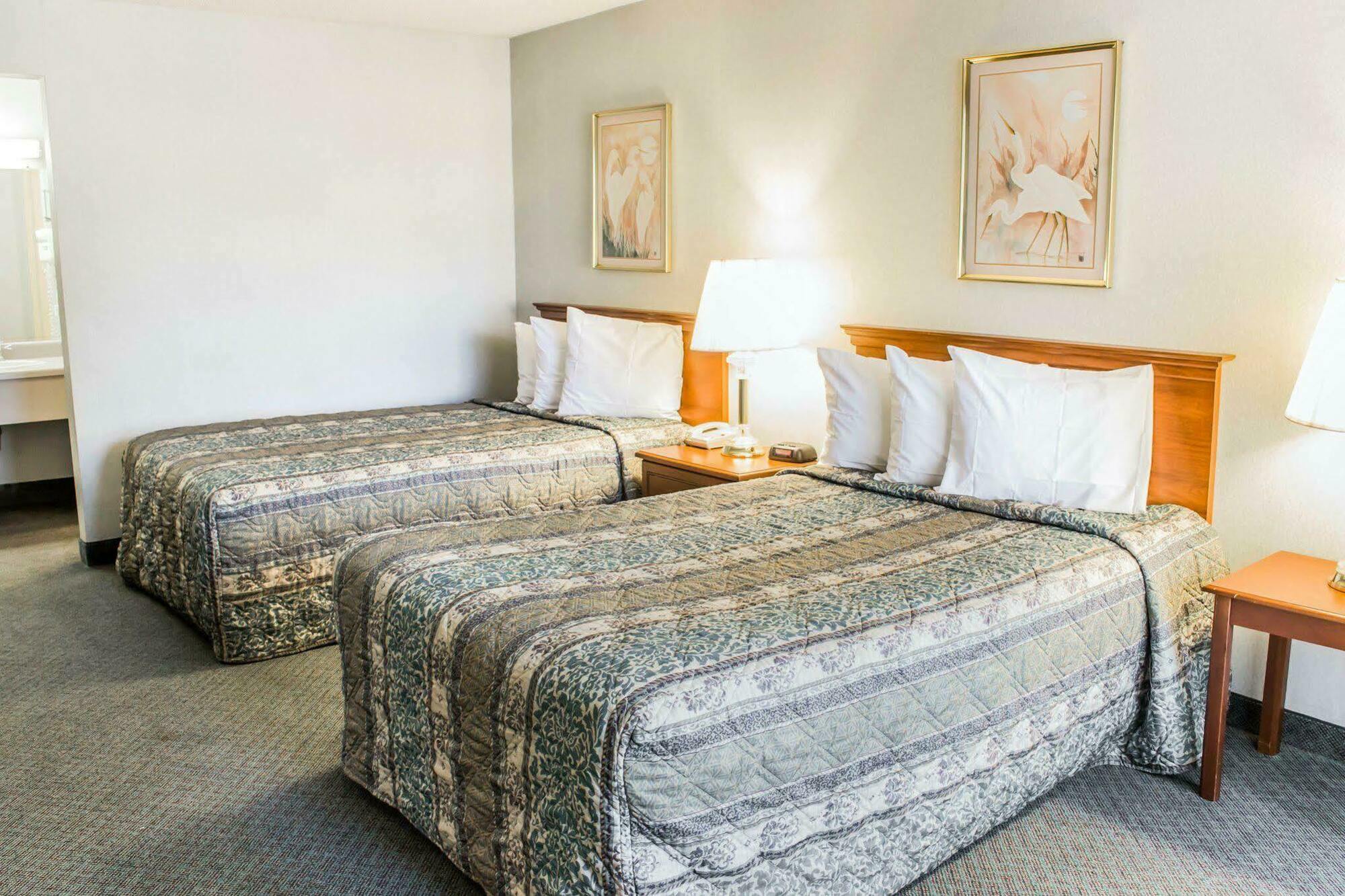 Econo Lodge&Suites Greensboro Eksteriør billede