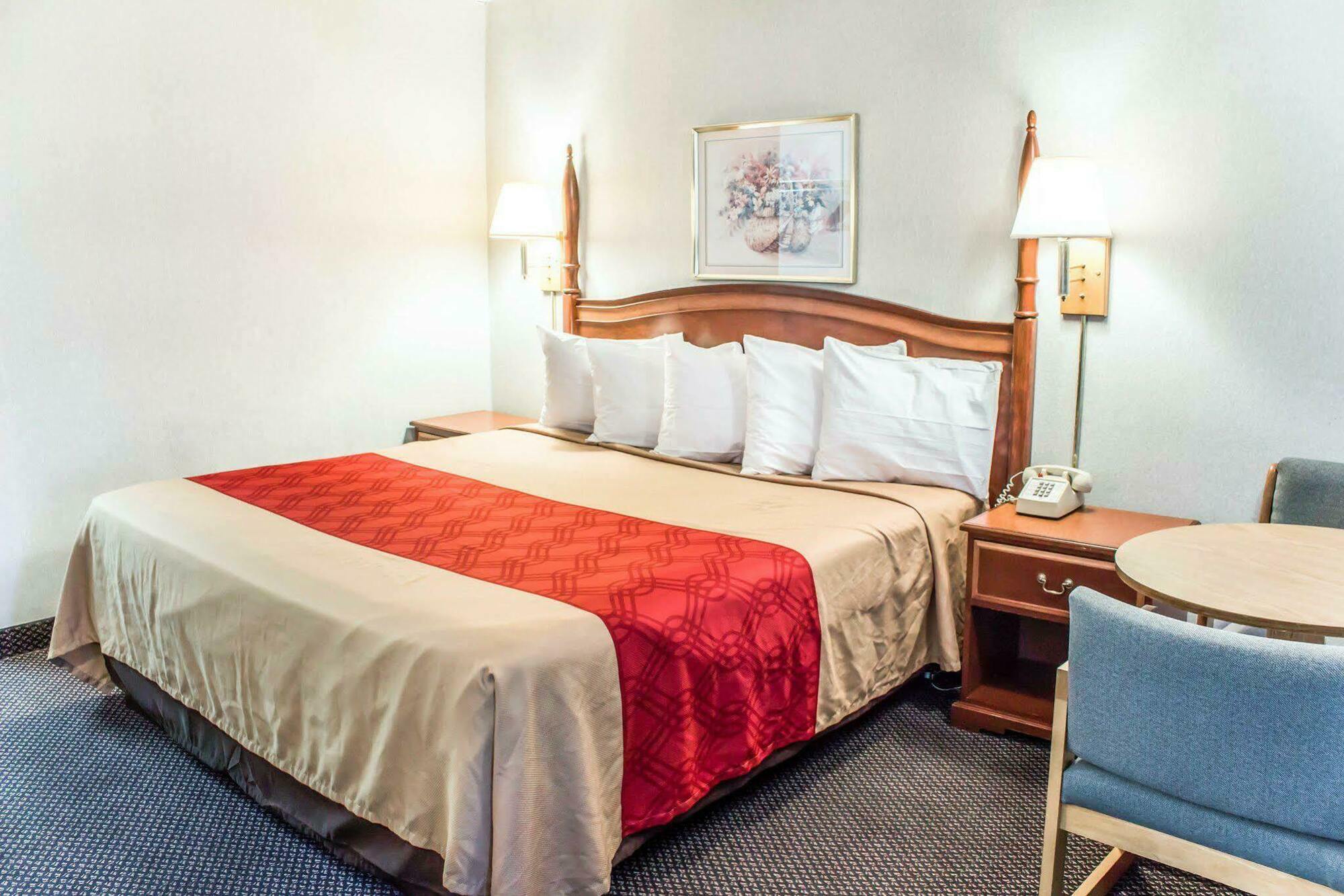 Econo Lodge&Suites Greensboro Eksteriør billede